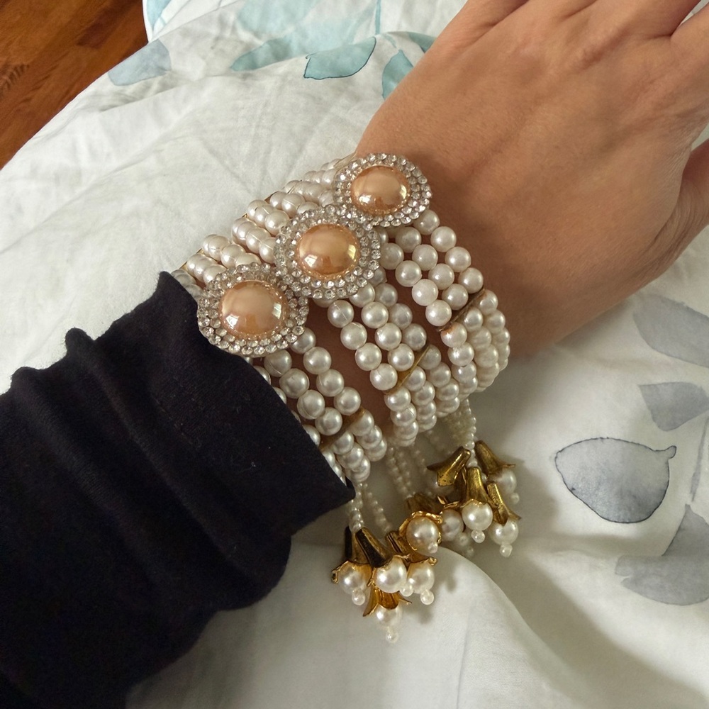 Set of 6 Faux Pearl Bracelets with Tassles